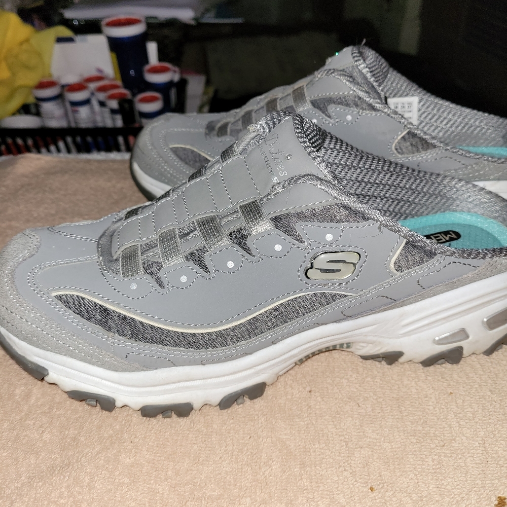 Great pair of Skechers slip-ons